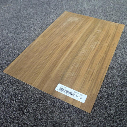 チーク　柾目　300×3×200　（仕上げ加工済み商品）