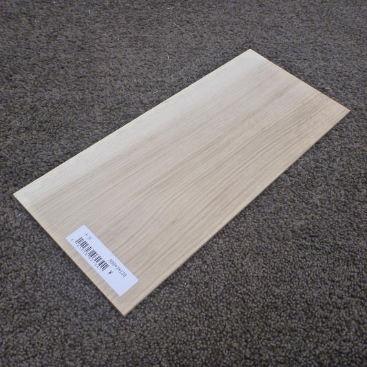 ナラ　柾目　300×3×130　（仕上げ加工済み商品）